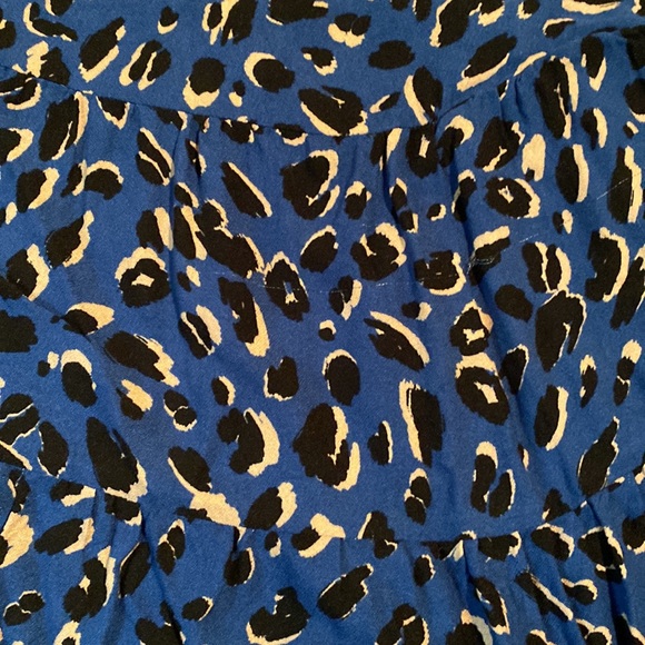 Print drop waist lose fitting dress with 3/4 length balloon sleeve. - Picture 3 of 4